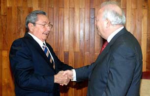 Ver v&iacute;deo  'Moratinos se re&uacute;ne con Ra&uacute;l Castro'