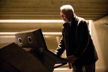 Morgan Freeman es Lucius Fox