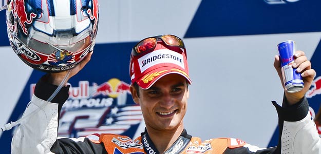 El español Dani Pedrosa celebra ganar la carrera de Moto GP del Gran Premio de Indianápolis. El español Dani Pedrosa celebra ganar la carrera de Moto GP del Gran Premio de Indianápolis.