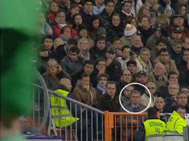 Mou en la grada y Llorente en el c&eacute;sped
