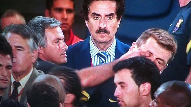 Mourinho mete el dedo en el ojo a Tito Vilanova