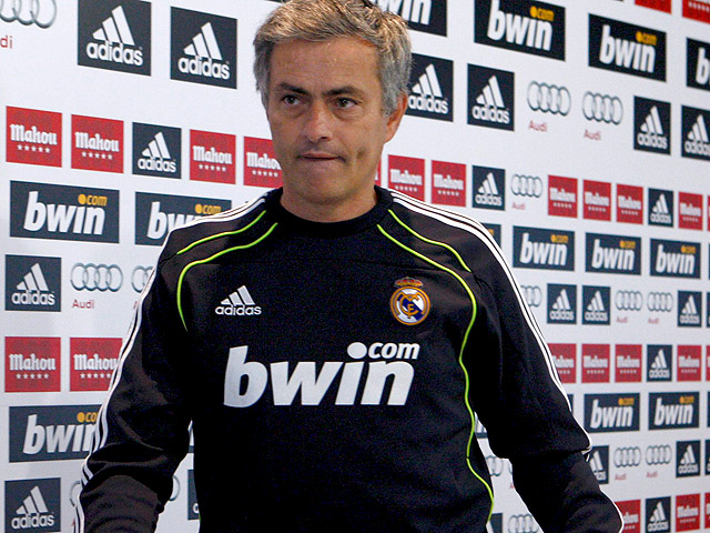 Mourinho conf&iacute;a en Arbeloa y le preocupa la delantera
