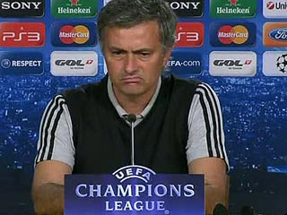 Ver v&iacute;deo  'Mourinho:"Hay equipos que pueden marcar faltas r&aacute;pido"'