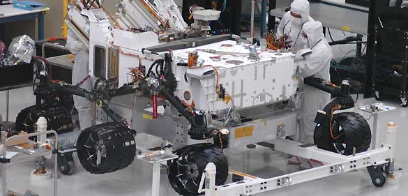 Imagen de la nave 'Curiosity' en su puesta a punto antes de su partida al espacio Imagen de la nave 'Curiosity' en su puesta a punto antes de su partida al espacio