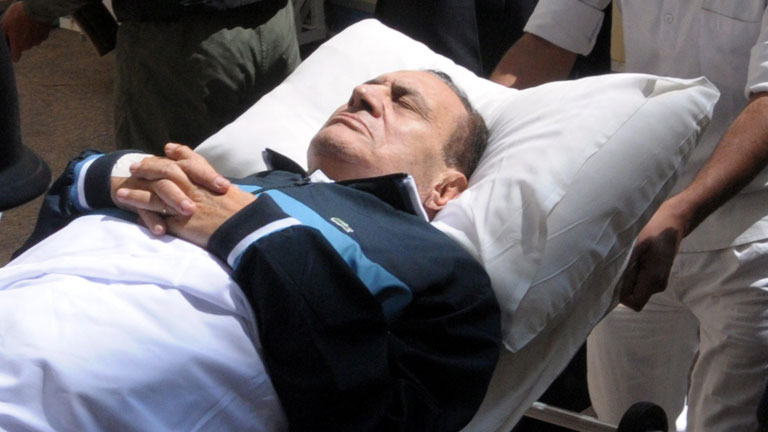El expresidente egipcio Hosni Mubarak permanece en coma