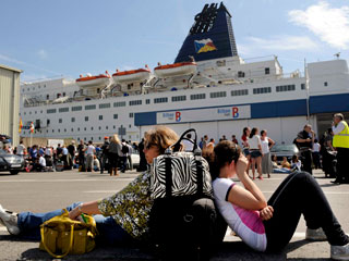 Ver v&iacute;deo  'Muchos brit&aacute;nicos esperan regresar a su pa&iacute;s en barco'