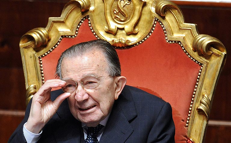 Muere a los 94 años Giulio Andreotti, siete veces primer ministro de Italia