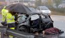 Agentes de la Guardia Civil toman notas en el lugar de la A-3, sentido Valencia, en el t&eacute;rmino de Quart de Poblet, donde se ha producido un accidente de tr&aacute;fico en el que el conductor de un turismo ha muerto al quedar 
