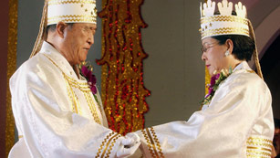 Ver v&iacute;deo  'Muere Sun-Myung Moon, l&iacute;der de la secta religiosa a la que dio nombre'