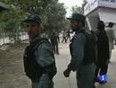 Ir al Video&nbsp;Mueren 11 civiles en Kabul en el asalto de un grupo de insurgentes talibanes