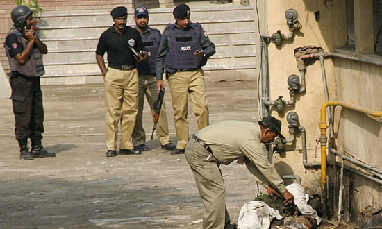 Mueren al menos 39 personas en un ataque terrorista m�ltiple en Pakist�n