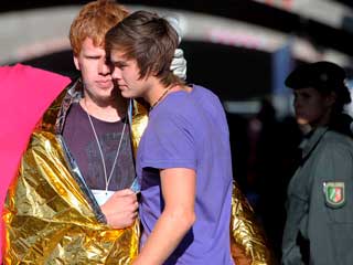Ver v&iacute;deo  '19 muertos y 342 heridos, tres de ellos espa&ntilde;oles, en la Loveparade'