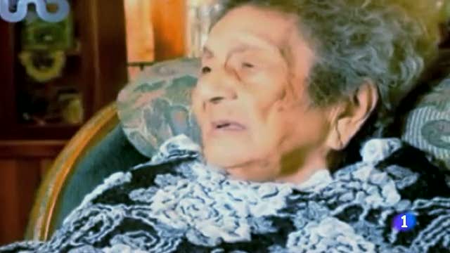 Una mujer con 100 años consigue el título de primaria