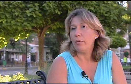 La mujer que fue despedida por estar embarazada y que ha sido readmitida, muy satisfecha