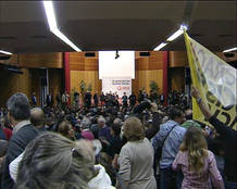 La multitud desborda el acto de los sindicatos en apoyo a Garz&oacute;n