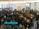 Ir al Video&nbsp;Multitudinaria ceremonia religiosa en Siria para enterrar a las v&iacute;ctimas