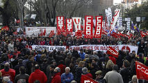 Ir al Video&nbsp;Multitudinaria manifestaci&oacute;n contra el paro y por la regeneraci&oacute;n democr&aacute;tica
