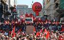 Vista general de la multitudinaria manifestacion organizada por la Confederaci&oacute;n General de Trabajadores Italianos (CGIL)