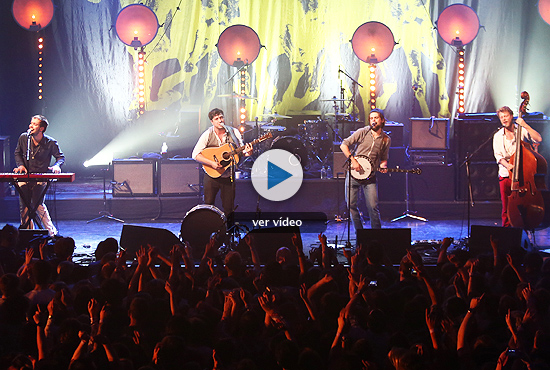 Mumford & Sons conquistaron el iTunes Festival con su folk emotivo y heróico