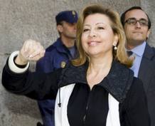 Munar, recibida con gritos, silbidos y vítores, a su llegada al TSJ de Baleares. Munar, recibida con gritos, silbidos y vítores, a su llegada al TSJ de Baleares.