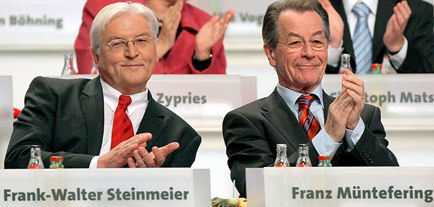 M&uuml;ntefering y Seinmeier en el congreso de la SPD