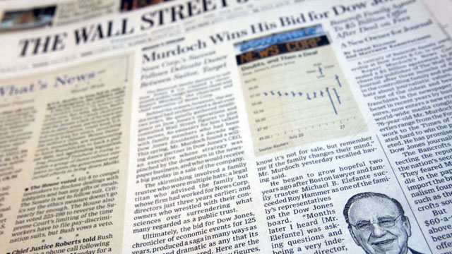 Murdoch defiende su imperio pero admite "errores menores"