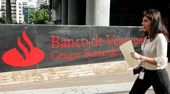 Ch&aacute;vez nacionalizar&aacute; un banco del Santander