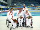 Los nadadores espa&ntilde;oles Pablo Cimadevila, Sebasti&aacute;n Rodr&iacute;guez, Vicente Gil y Daniel Vidal tras lograr la medalla de bronce en la prueba de relevo 4x50 estilos.