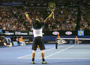 M&aacute;s cerca del cielo, Nadal alza los brazos celebrando su triunfo en la final del Abierto de Australia