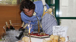 Ver v&iacute;deo  'Nadal celebra sus 26 a&ntilde;os en Par&iacute;s'