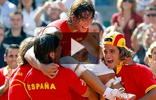 Ver v&iacute;deo  'Nadal sale a hombros por la puerta grande'