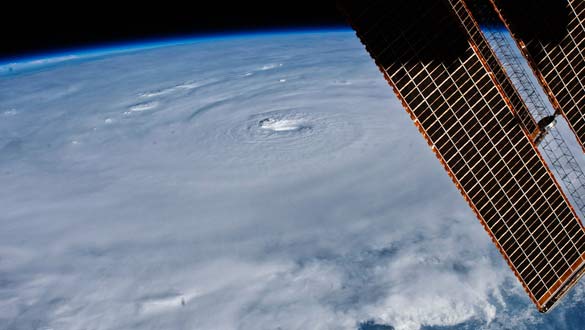 Imagen del hurac&aacute;n Earl visto desde la Estaci&oacute;n Espacial Internacional.