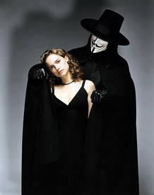 Natalie Portman y Hugo Weaving en la pel&iacute;cula 'V de Vendetta'