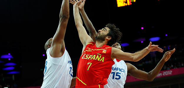Navarro, ante Gelabale y Diaw.
