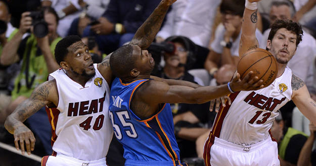 Los Heat de Miami han vencido 91-85 a los Thunder de Oklahoma City en el tercer partido de las Finales de la NBA. Los Heat de Miami han vencido 91-85 a los Thunder de Oklahoma City en el tercer partido de las Finales de la NBA.