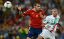 Negredo y Pepe luchan por un bal&oacute;n