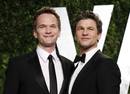 Neil Patrick Harris y su compa&ntilde;ero David Burtka, en la fiesta Vanity Fair Oscar