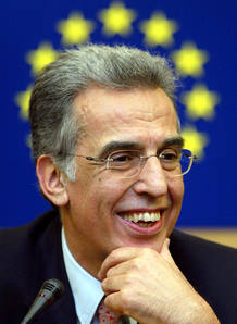 NEWLY ELECTED EUROPEAN MEDIATOR DIAMANDOUROS SMILES AT PRESS BRIEFING NEWLY ELECTED EUROPEAN MEDIATOR DIAMANDOUROS SMILES AT PRESS BRIEFING
