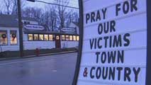 Ir al Video&nbsp;Newtown acoge los primeros funerales