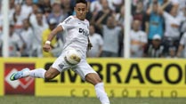 Video: Neymar deshoja la margarita del Real Madrid o el Barcelona