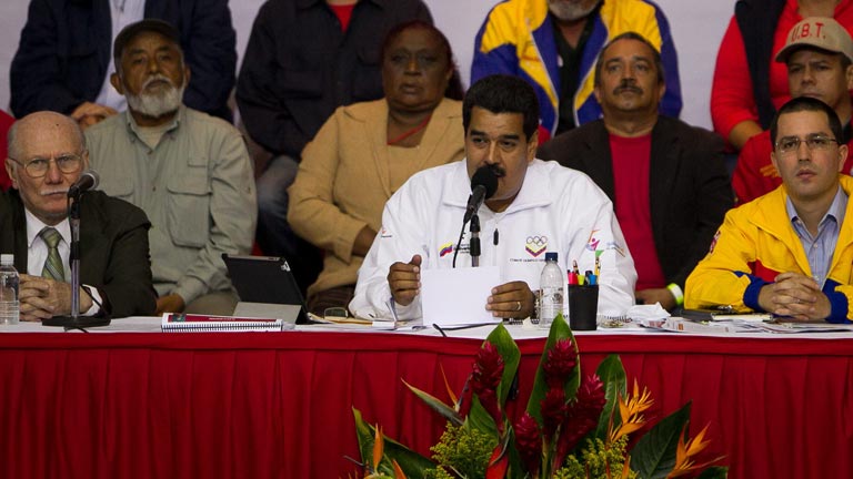 Ir al Video&nbsp;Nicol&aacute;s Maduro insta a Garc&iacute;a-Margallo a "sacar sus narices de Venezuela"
