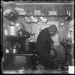 Adolf H. Lindstrom en la cocina de la expedici&oacute;n