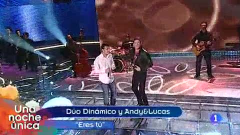 Ver v&iacute;deo  ''Una noche &uacute;nica' - D&uacute;o din&aacute;mico y Andy y Lucas'
