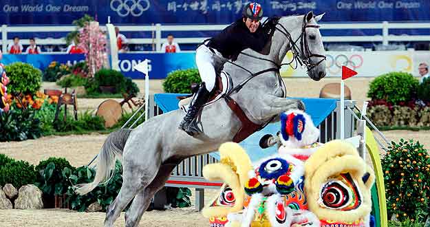 El noruego Tony Andre Hansen con "Camiro" en la prueba de salto de obst&aacute;culos.
