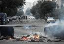 Grandes destrozos en las calles de Teher&aacute;n tras los enfrentamientos entre iran&iacute;es y la polic&iacute;a durante una protesta.