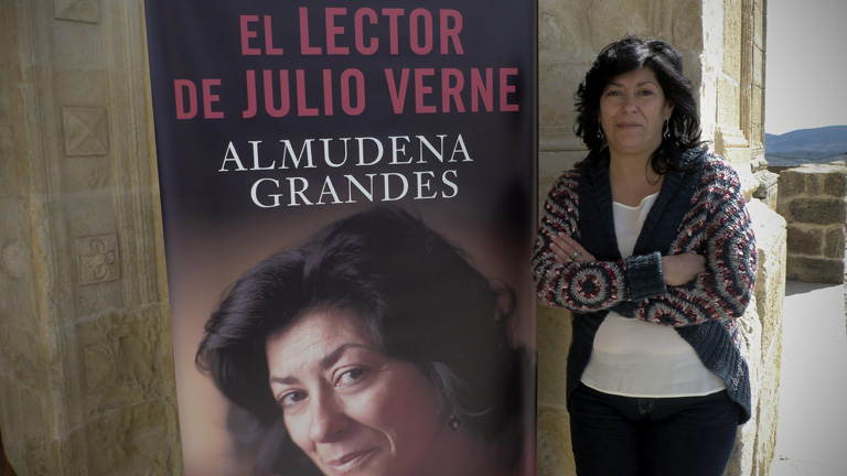Almudena Grandes presenta su &uacute;ltima novela, "El lector de Julio Verne"
