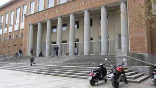 Ver v&iacute;deo  'Nuevas medidas de recortes de gastos para la Universidad y subida de tasas'
