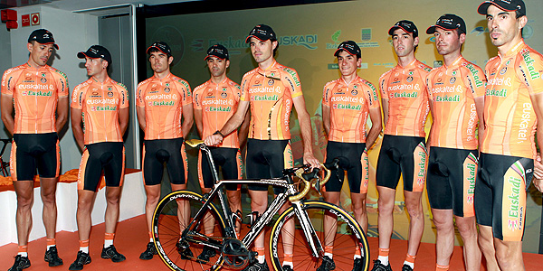 Los nueve ciclistas del Euskaltel-Euskadi que disputar&aacute;n el Tour 2012.