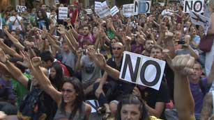 Ver v&iacute;deo  'Nueve detenidos en las protestas contra las medidas'