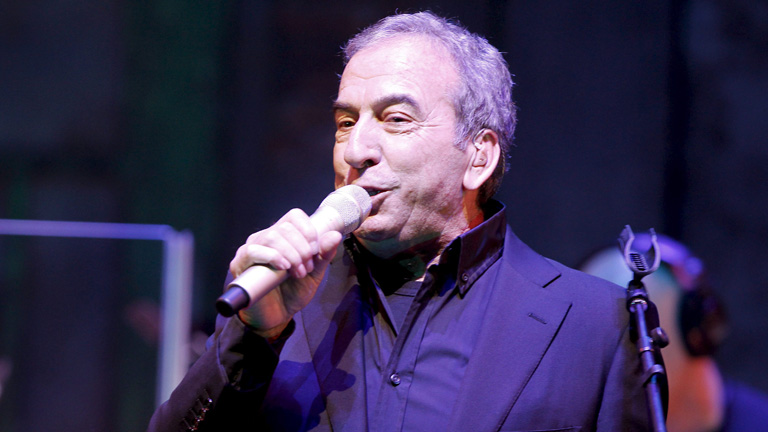 Jos&eacute; Luis Perales logra el segundo puesto en las listas de ventas